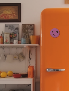 Kur Yapan Mor Emoji Tasarımlı Magnet Açacak