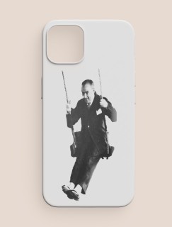 Salıncakta Atatürk Tasarımlı Baskılı iPhone 11 Pro Max Telefon Kılıfı