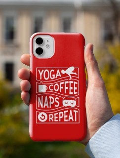 Yoga, Coffee, Naps, Repeat Yazılı Kırmızı iPhone 13 Telefon Kılıfı