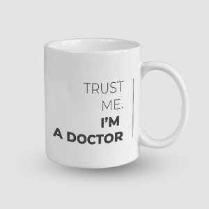 Trust Me I am a Doctor Yazılı Beyaz Porselen Kupa Bardak