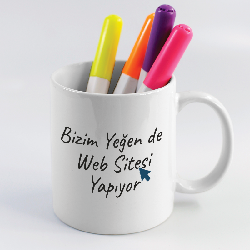 Bizim Yeğen de Web Sitesi Yapıyor Yazılı Web Tasarımcı Mesleki Esprili Beyaz Porselen Kupa Bardak