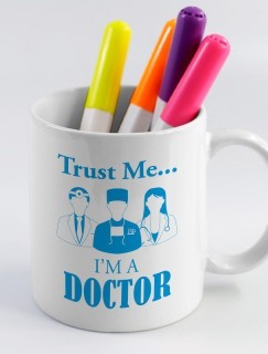 Trust Me I am a Doctor Yazılı Beyaz Porselen Kupa Bardak